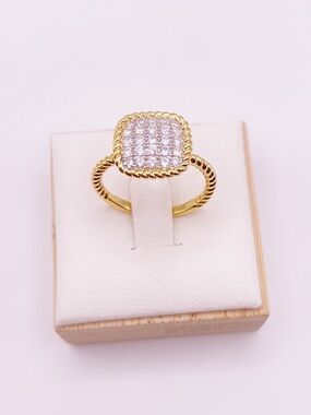Elegant Gold Pavé Square Ring - Gold